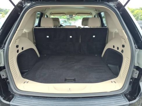 Used 2018 Jeep Grand Cherokee Laredo AWD/4WD image 18