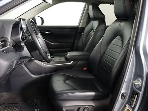 Used 2023 Toyota Highlander XLE FWD image 14