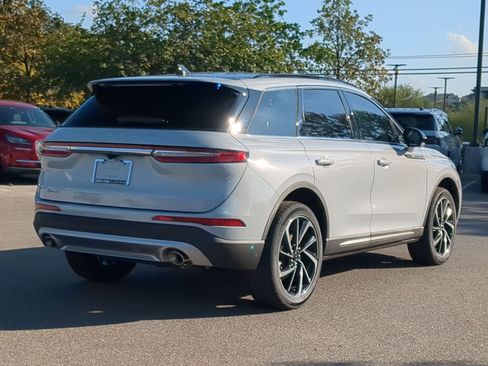 New 2026 Lincoln Corsair Reserve FWD image 3