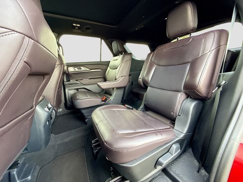Used 2025 Ford Explorer Platinum RWD image 22