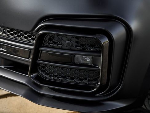 Used 2024 Land Rover Range Rover SV image 9