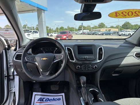Used 2024 Chevrolet Equinox LT w/ LPO, Floor Liner Package FWD image 11