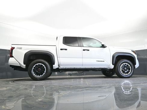 Used 2024 Toyota Tacoma TRD Off-Road AWD/4WD image 40