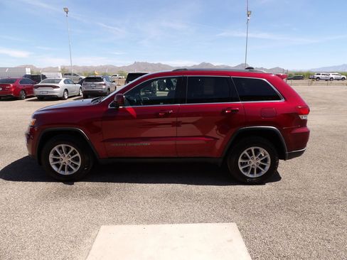 Used 2021 Jeep Grand Cherokee Laredo X AWD/4WD image 5