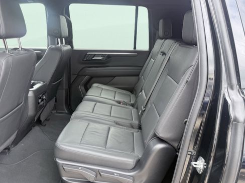 Used 2025 Chevrolet Suburban Z71 AWD/4WD image 36
