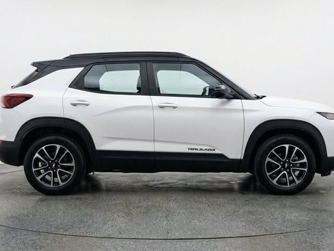 Used 2025 Chevrolet TrailBlazer LT FWD image 11
