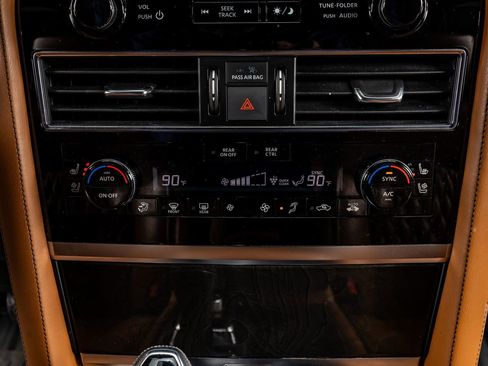 Used 2022 INFINITI QX80 Sensory w/ All-Season Package image 23