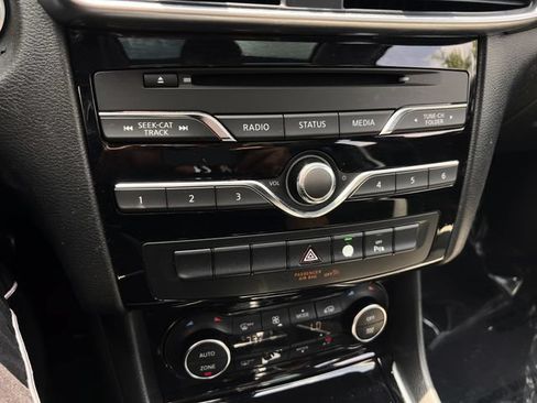 Used 2018 INFINITI QX30 Sport FWD image 25
