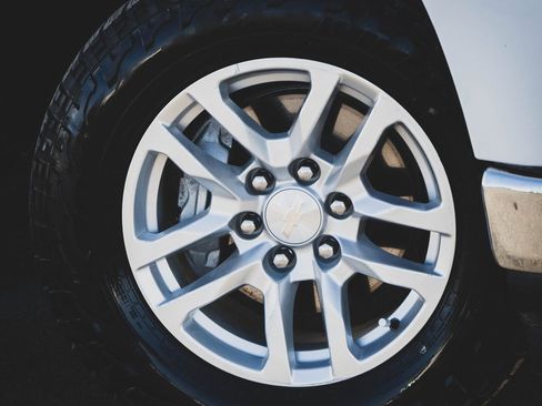 Used 2021 Chevrolet Silverado 1500 LT w/ Z71 Off-Road Package image 28