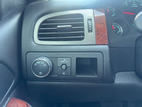 Used 2013 Chevrolet Avalanche LS RWD image 20