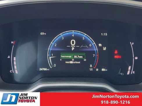 Used 2025 Toyota Corolla Cross XLE image 17