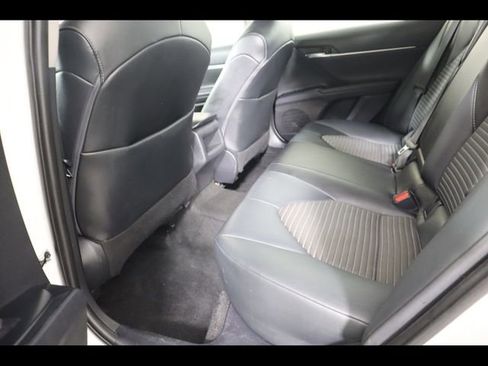 Used 2020 Toyota Camry SE FWD image 17