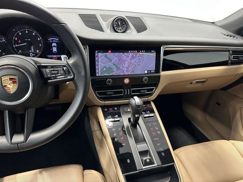 Used 2026 Porsche Macan AWD/4WD image 28