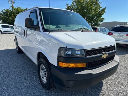 Used 2020 Chevrolet Express 3500 w/ Driver Convenience Package RWD image 5