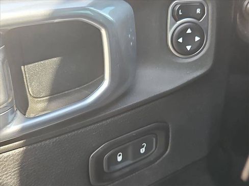 Used 2021 Jeep Gladiator Overland AWD/4WD image 10
