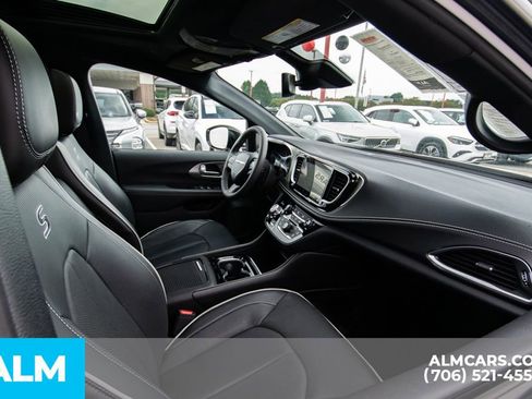 Used 2024 Chrysler Pacifica Limited w/ S Appearance Package image 34