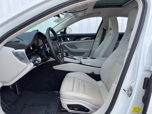Used 2023 Porsche Panamera 4S w/ Sportdesign Package image 17