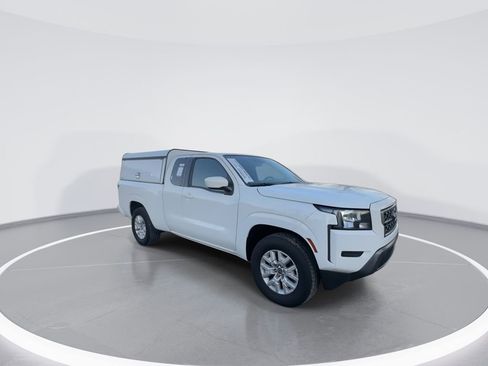 Used 2022 Nissan Frontier SV w/ Technology Package image 2