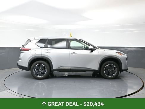 Used 2024 Nissan Rogue SV image 4