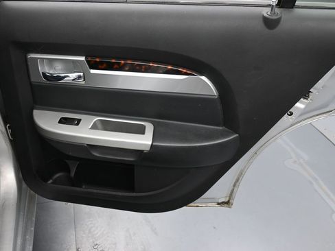 Used 2010 Chrysler Sebring Limited FWD image 15