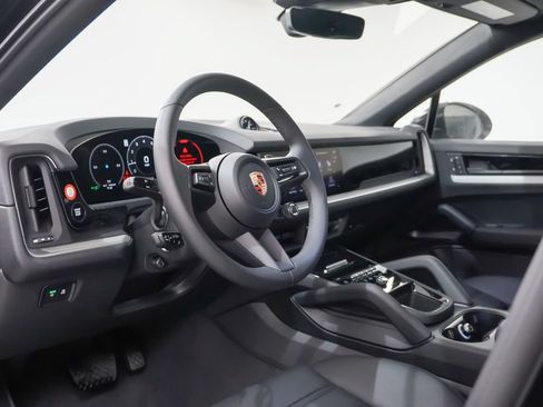 Used 2026 Porsche Cayenne Coupe AWD/4WD image 4