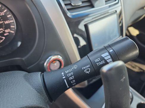 Used 2013 Nissan Altima 3.5 SL FWD image 25
