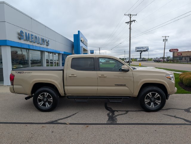 Used 2019 Toyota Tacoma TRD Sport w/ Technology Package RWD image 2
