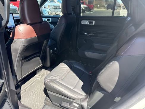 Certified 2022 Ford Explorer Platinum w/ Equipment Group 601A image 11