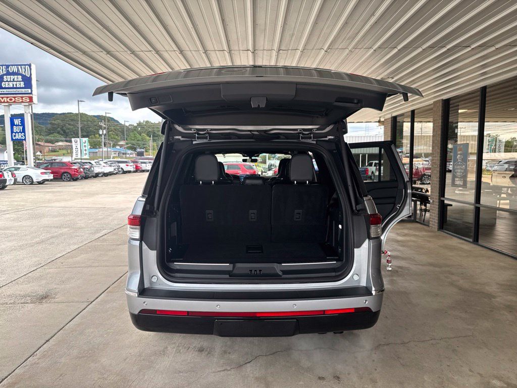 Used 2024 Lincoln Navigator Reserve AWD/4WD image 30