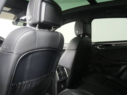 Used 2022 Porsche Macan AWD/4WD image 17