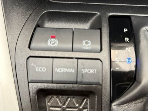Used 2025 Toyota RAV4 XLE FWD image 37
