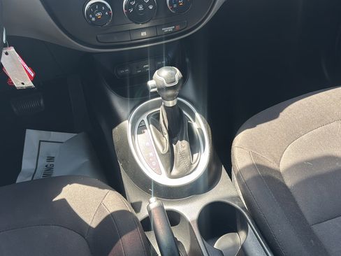 Used 2015 Kia Soul FWD image 23