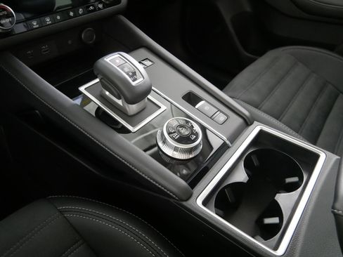 New 2025 Mitsubishi Outlander SE image 6