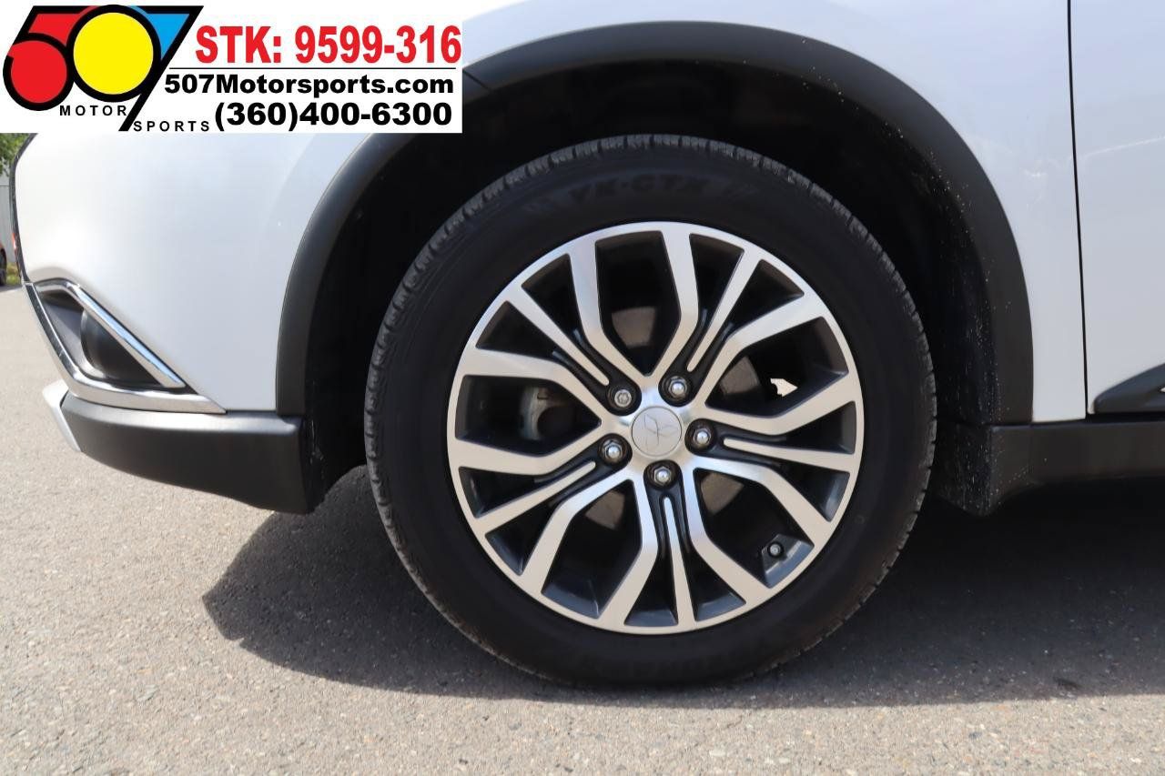 Used 2016 Mitsubishi Outlander SEL AWD/4WD image 26