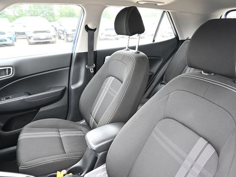 Used 2025 Hyundai Venue SEL FWD image 11