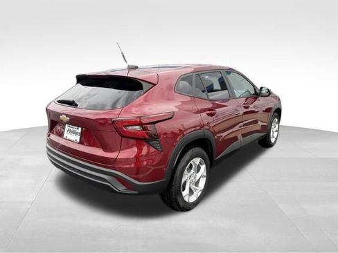 Used 2024 Chevrolet Trax LS w/ LS Convenience Package FWD image 13