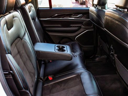 Used 2024 Jeep Grand Cherokee Trailhawk image 39