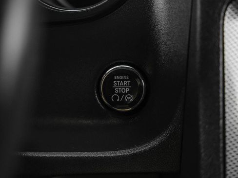 Used 2014 Dodge Challenger R/T image 17