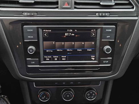 Used 2018 Volkswagen Tiguan S image 17