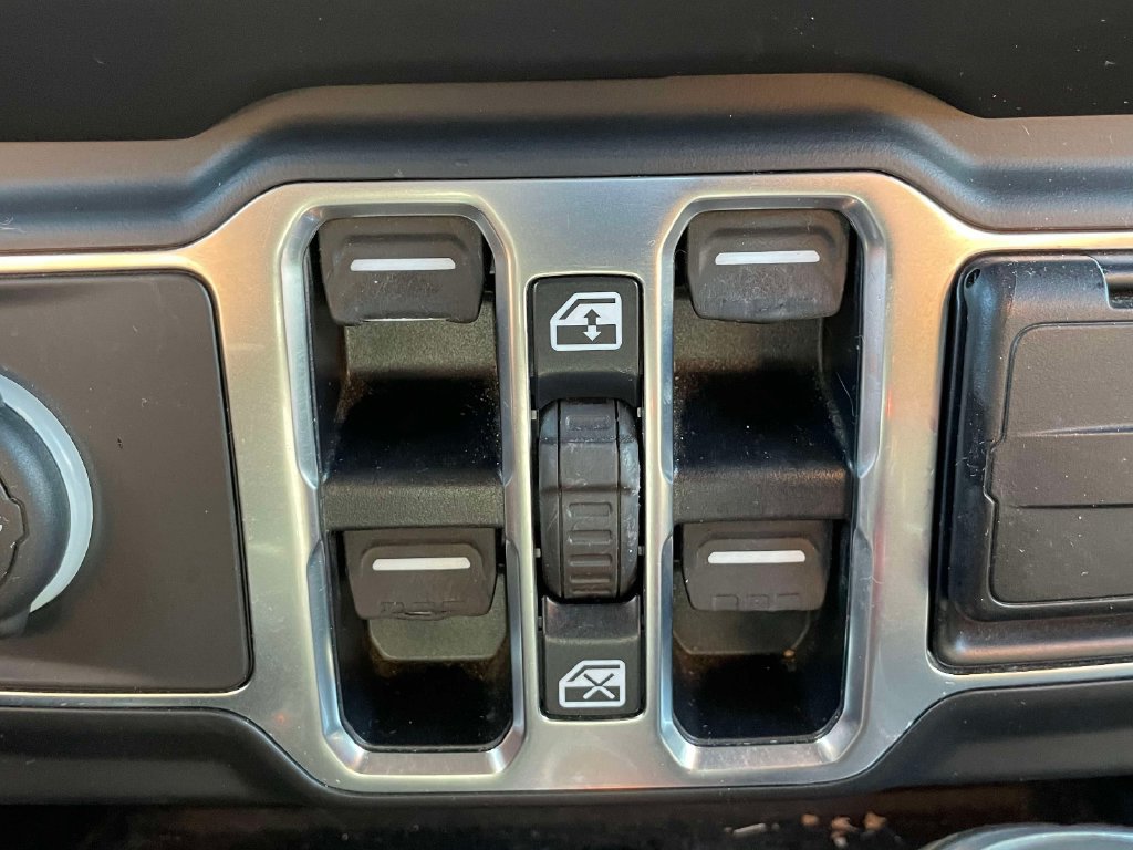 Used 2021 Jeep Gladiator Overland AWD/4WD image 34