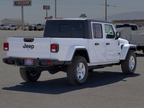Used 2022 Jeep Gladiator Sport image 5