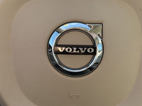 Used 2021 Volvo XC60 T5 Momentum w/ Protection Package Premier image 37