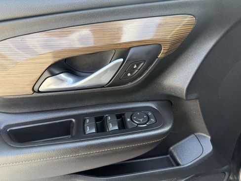 Used 2020 GMC Terrain SLE image 19