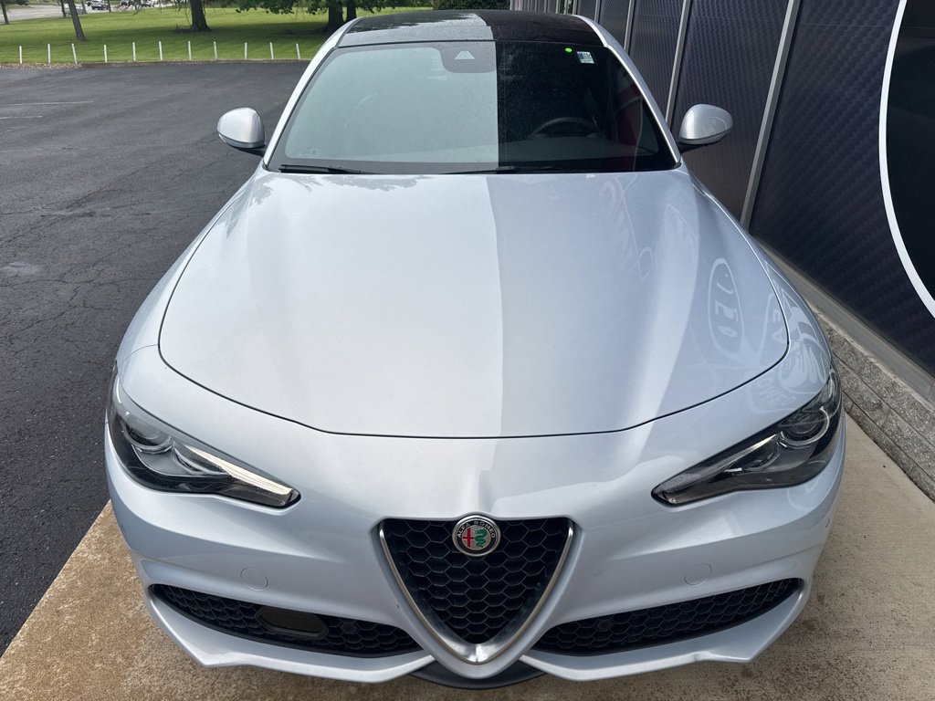 Used 2023 Alfa Romeo Giulia Ti AWD/4WD image 9