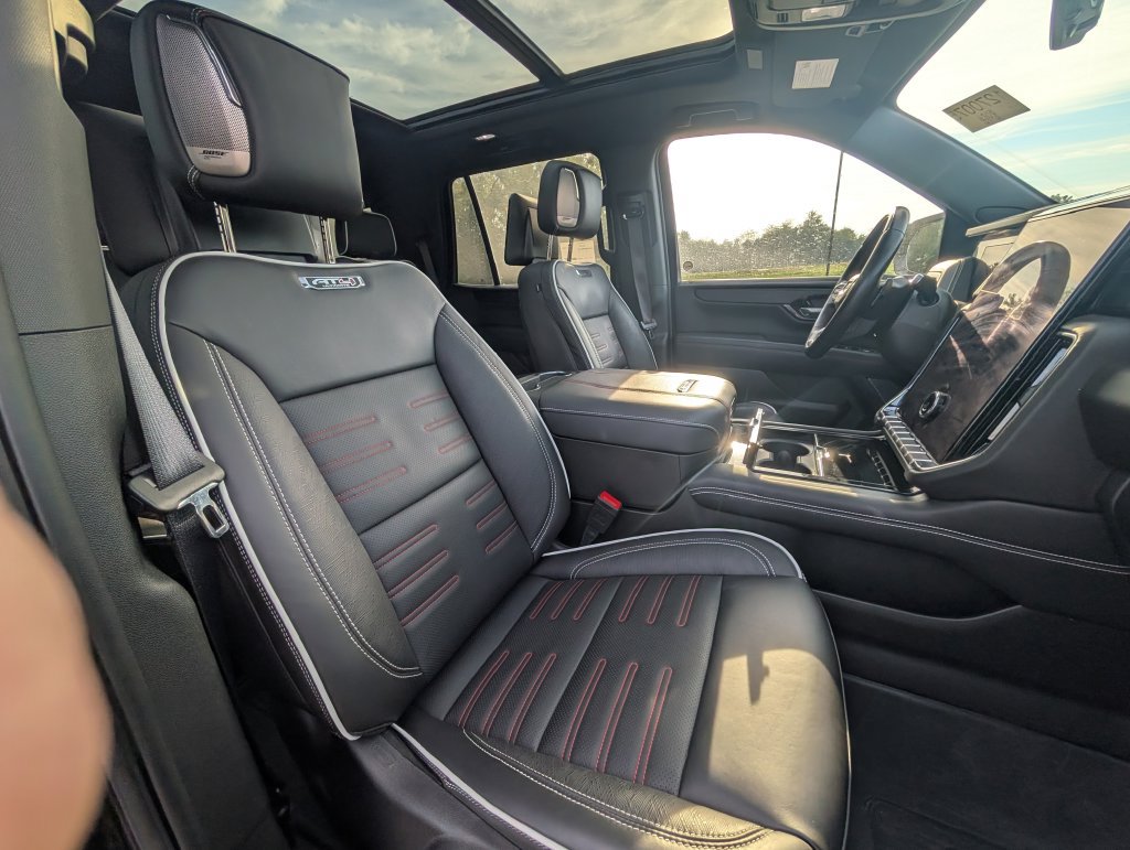 Used 2025 GMC Yukon AT4 Ultimate w/ LPO, Floor Liner Package AWD/4WD image 19