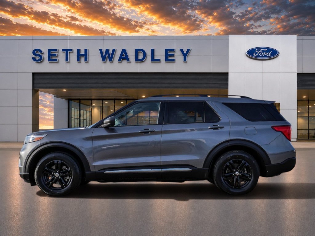 Used 2024 Ford Explorer XLT w/ Equipment Group 202A RWD image 4