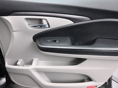 Used 2017 Honda Pilot LX image 47