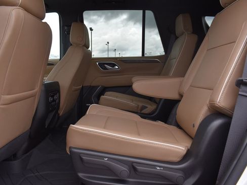 Used 2024 Chevrolet Tahoe Premier AWD/4WD image 11