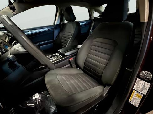 Used 2017 Ford Fusion SE FWD image 23
