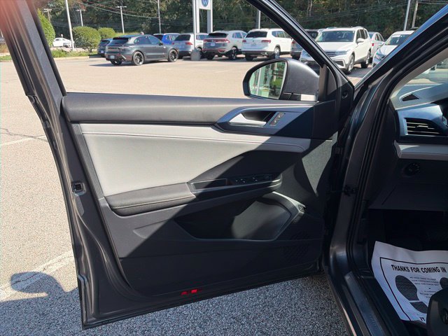 Certified 2024 Volkswagen Taos SE AWD/4WD image 19